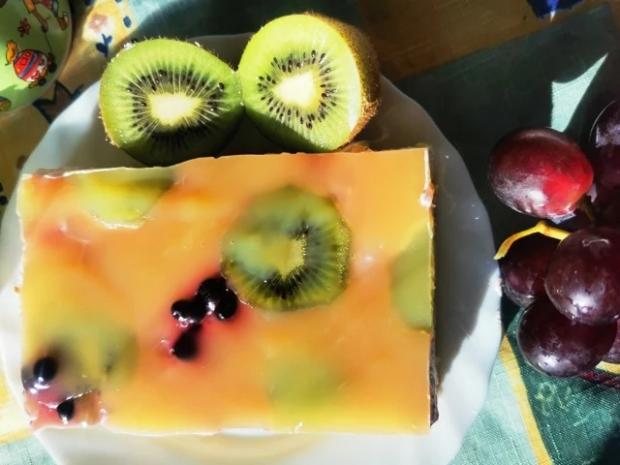 Kiwi koláč s čučoriedkami a smotanou, Recepty na zákusky, Milka Miluška