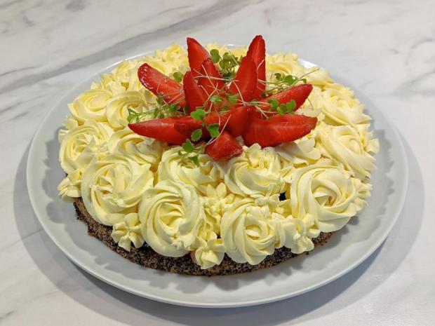 Makovo-višňová torta so smotanovým krémom, Recepty na torty, babina 555