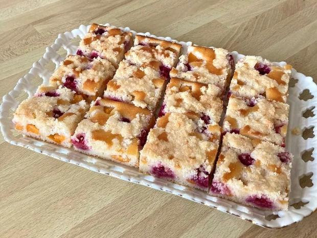 Hrnčeková bublanina  s acidofilným mliekom a posýpkou, Recepty na koláče, Martuška 123
