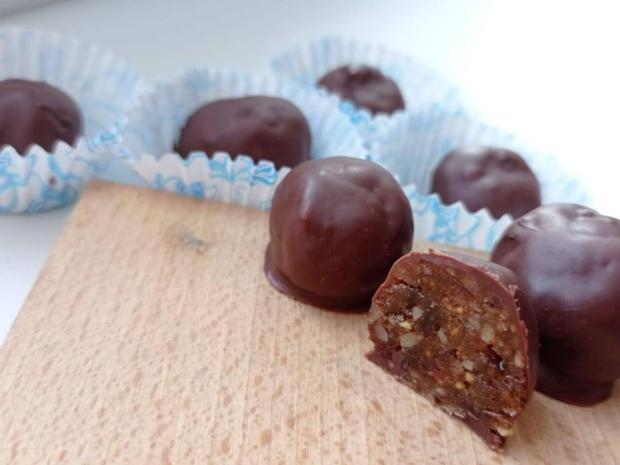 Nepečené guľky zo sušeného ovocia, Recepty na nepečené zákusky, buba_piskotka
