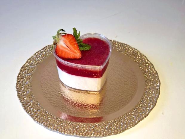 Rýchla panna cotta s jahodovým pyré, Recepty na nepečené zákusky, Bejč